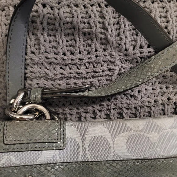 EUC- Grey Coach Large tote purse. Like New condition. - Picture 8 of 16